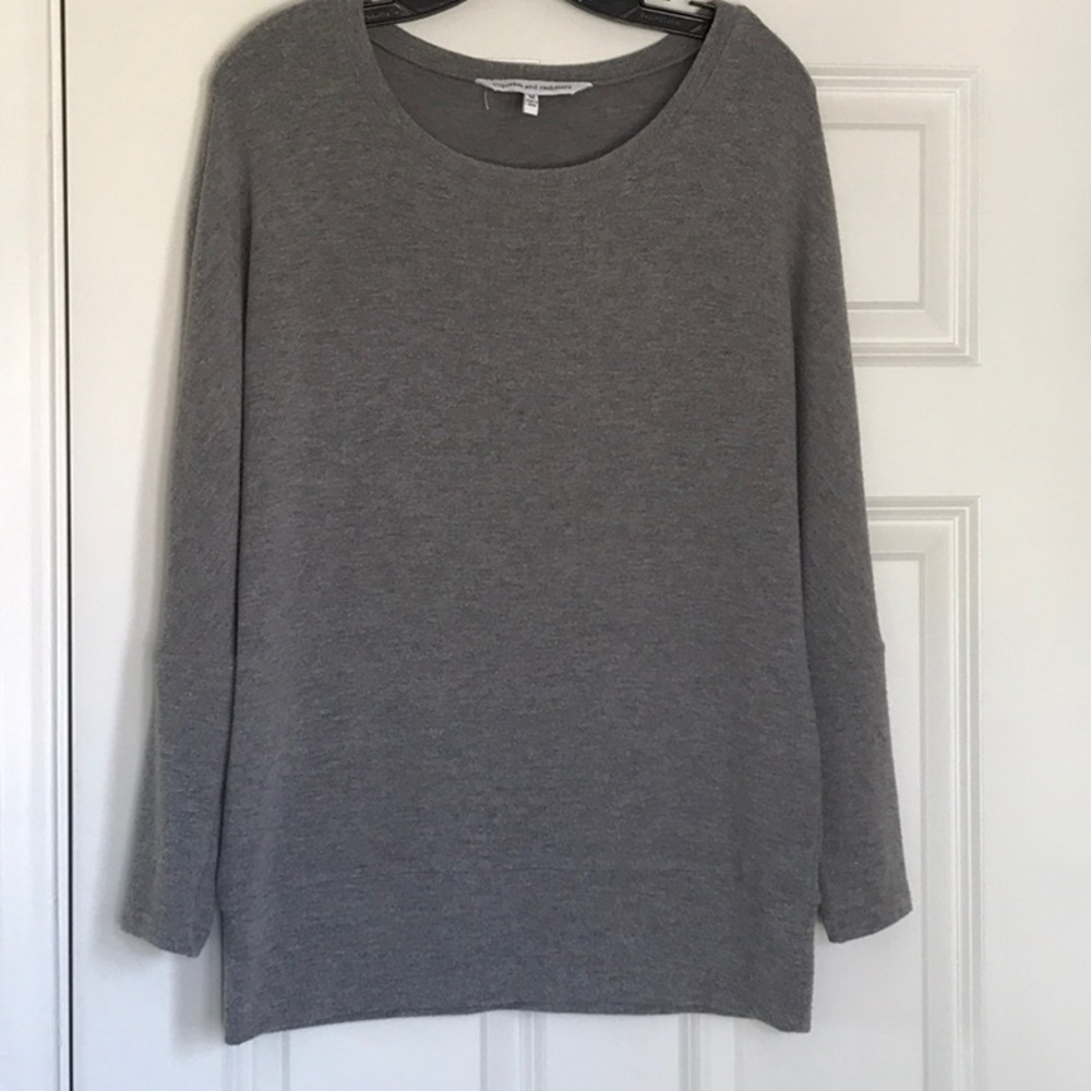 Cupcakes and Cashmere Soft Gray Sweater Sz M